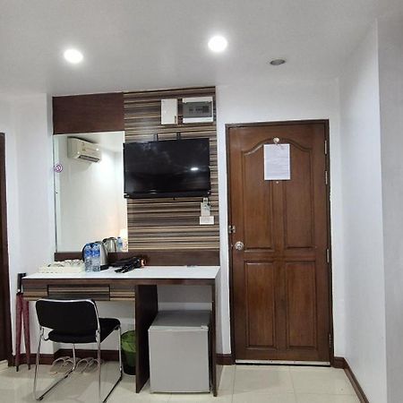 Patong Max Value Hotel Exterior photo