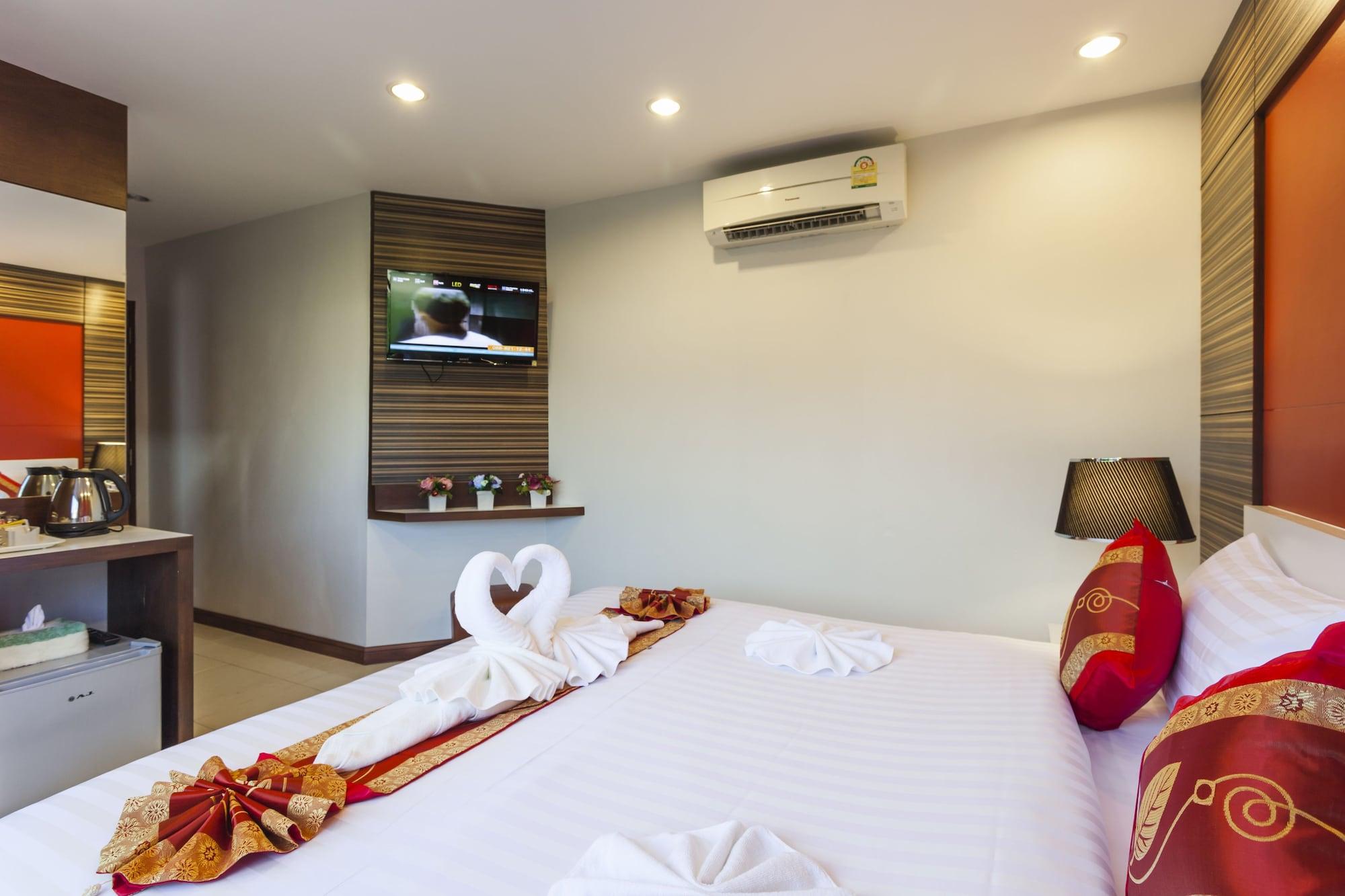 Patong Max Value Hotel Exterior photo