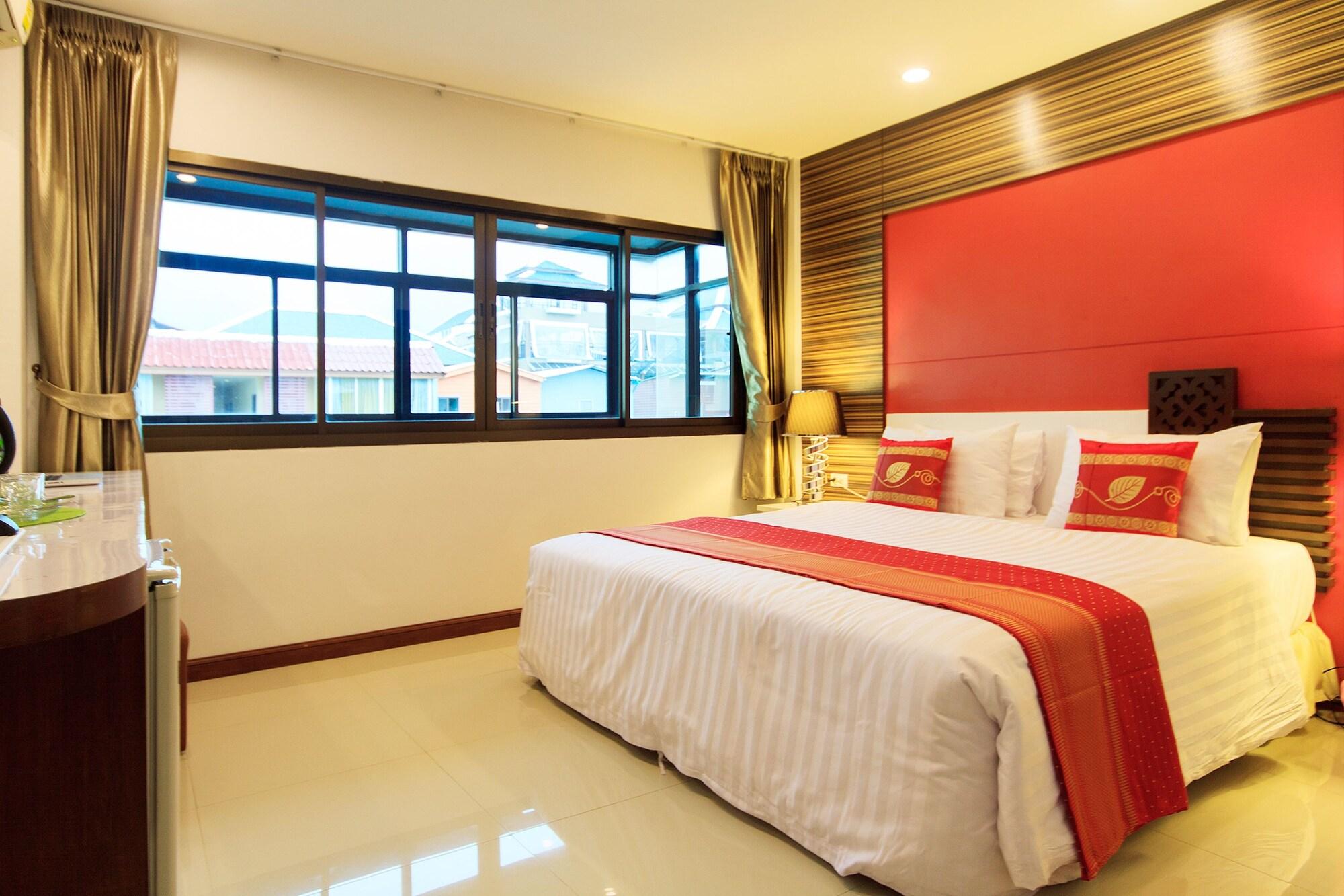 Patong Max Value Hotel Exterior photo