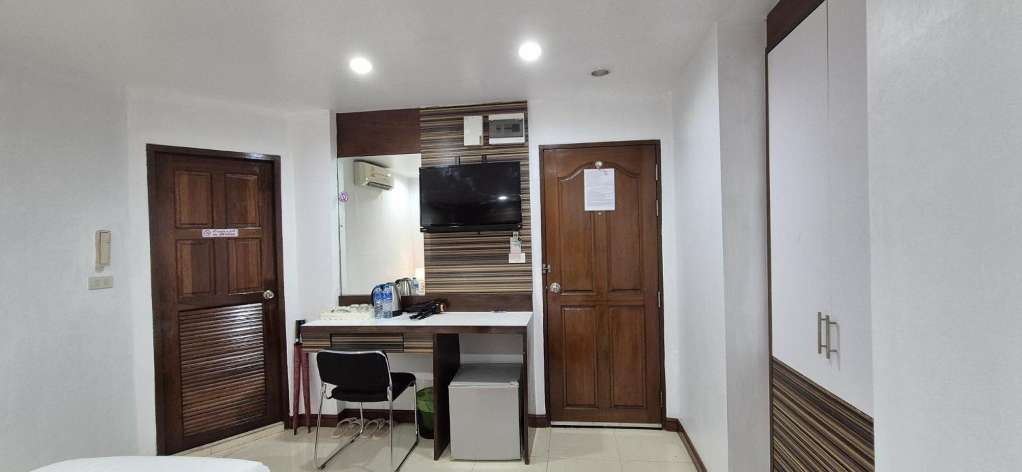 Patong Max Value Hotel Exterior photo