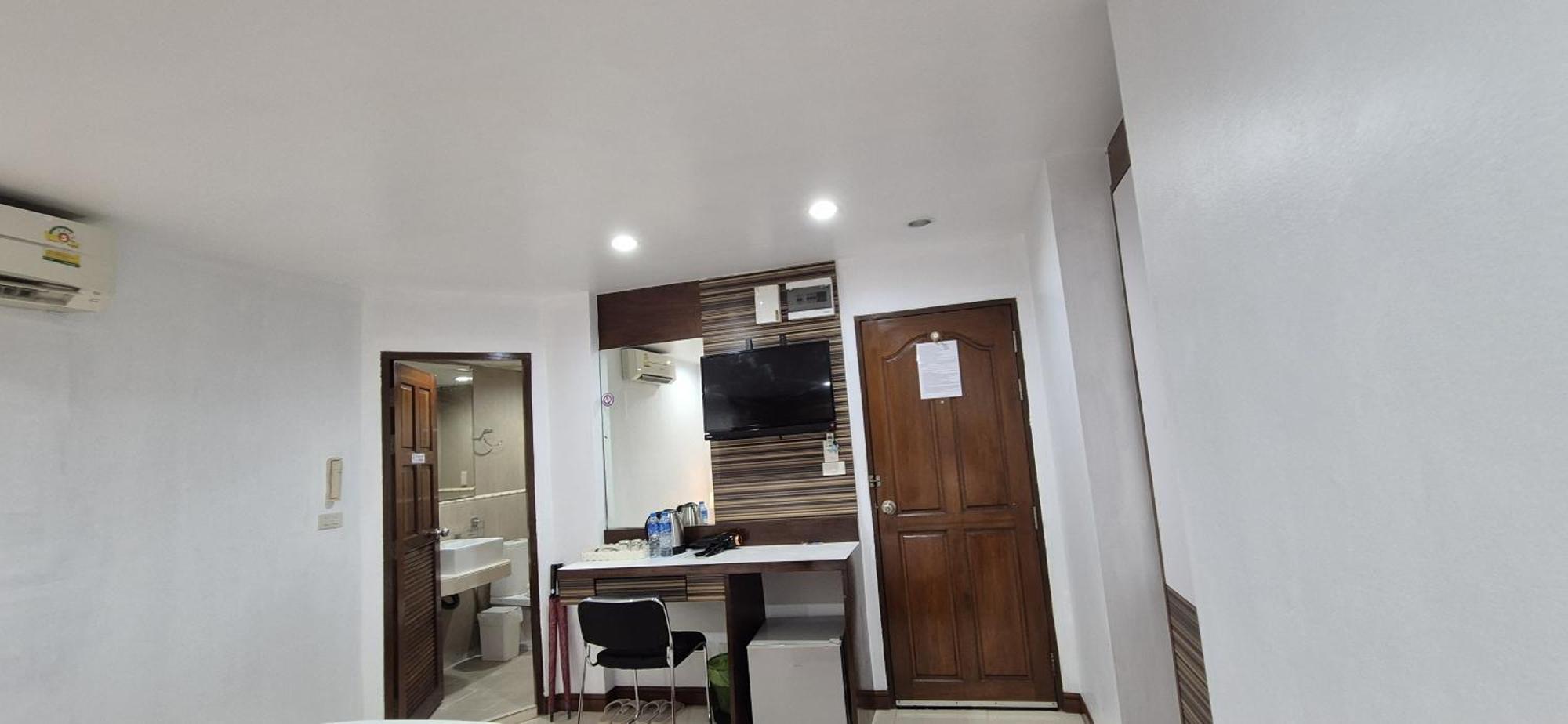 Patong Max Value Hotel Exterior photo