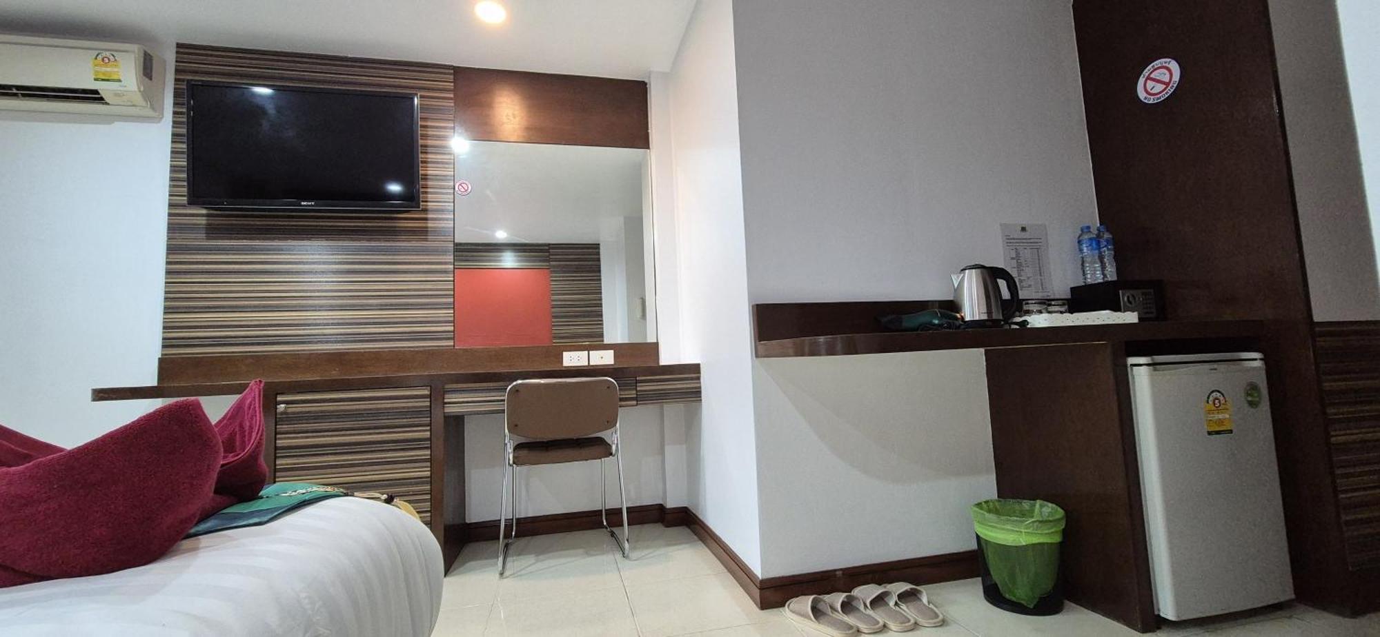 Patong Max Value Hotel Exterior photo