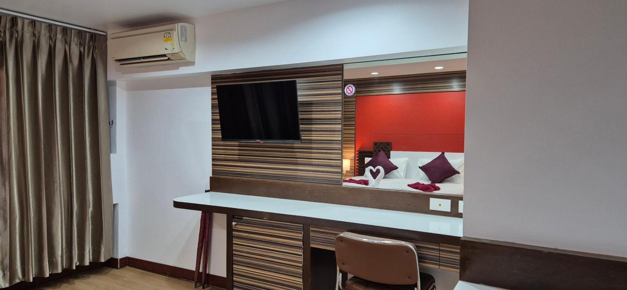 Patong Max Value Hotel Exterior photo