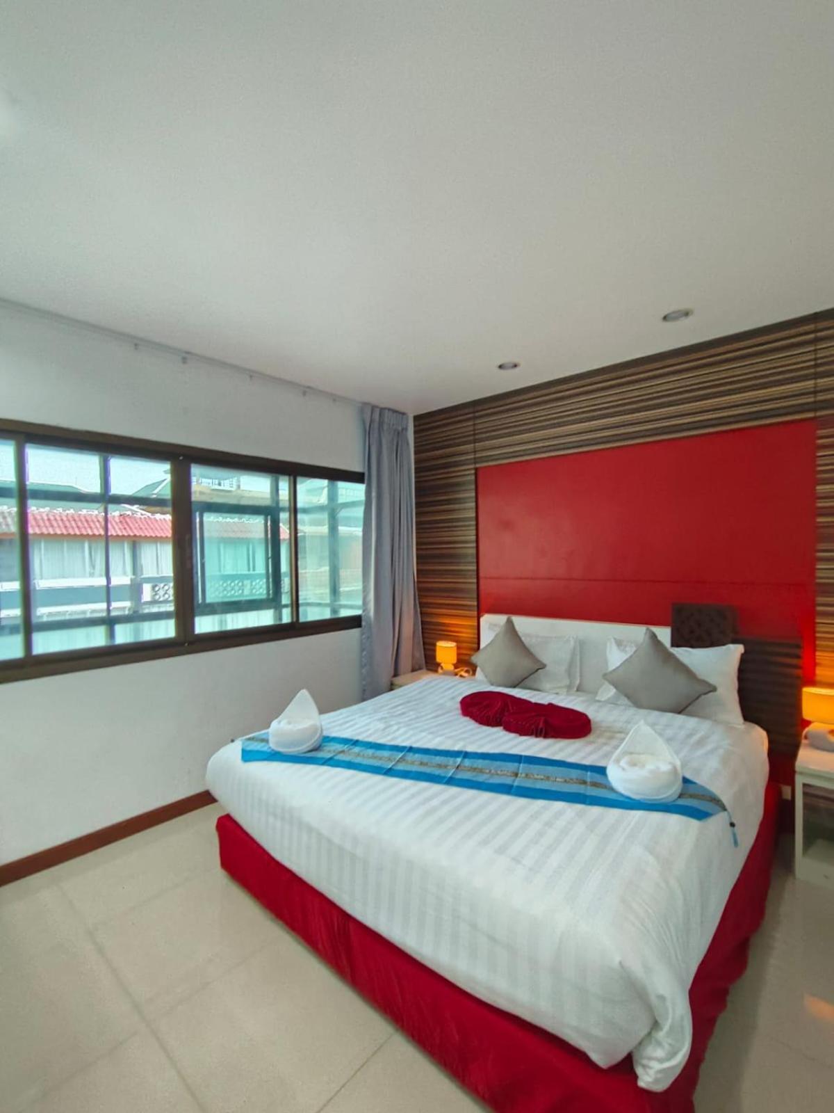 Patong Max Value Hotel Exterior photo