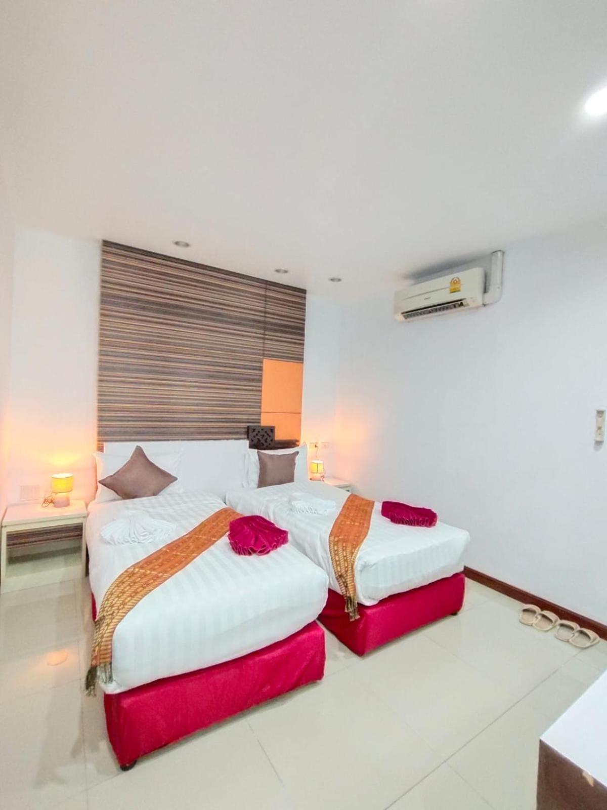 Patong Max Value Hotel Exterior photo