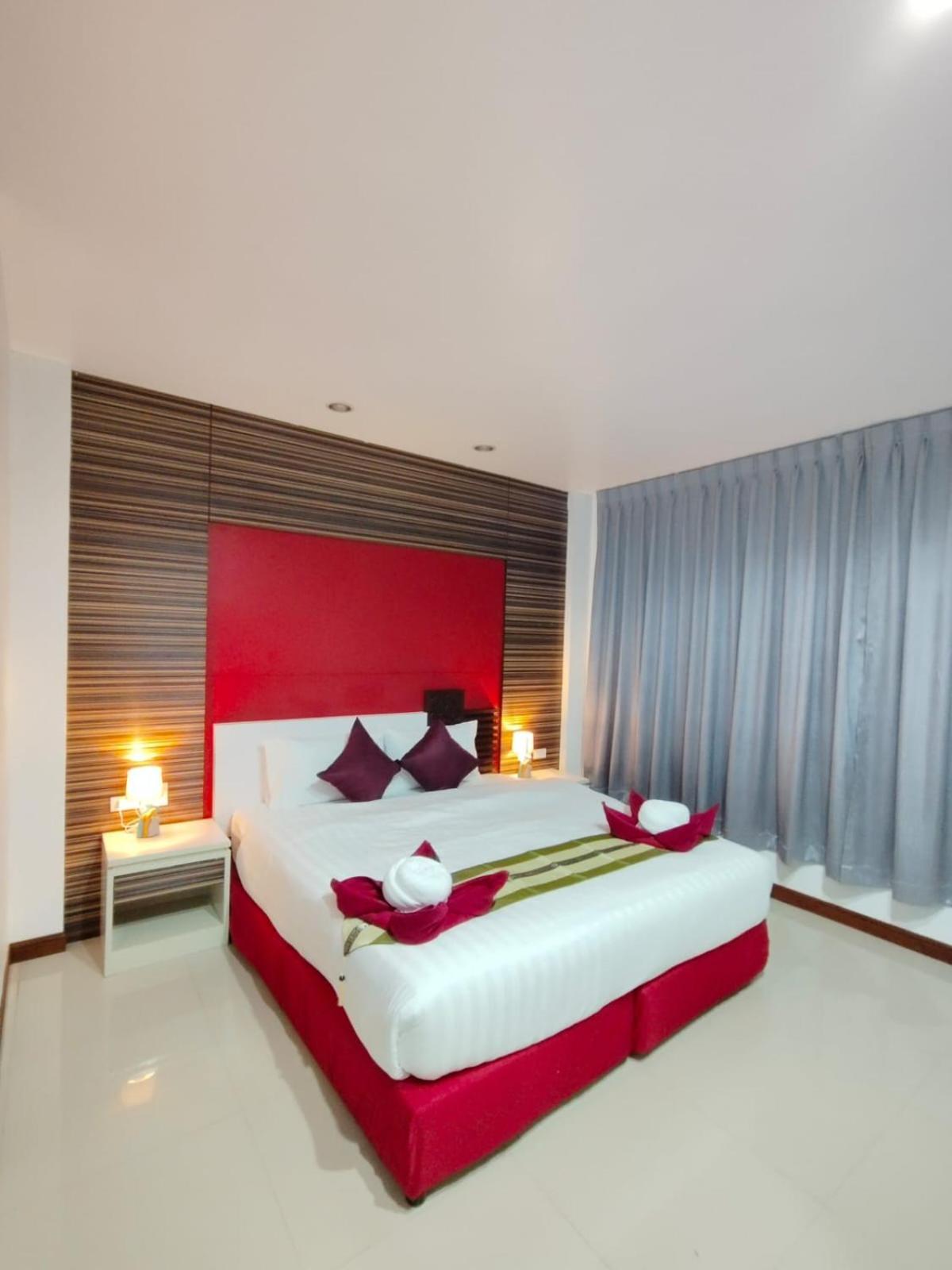 Patong Max Value Hotel Exterior photo