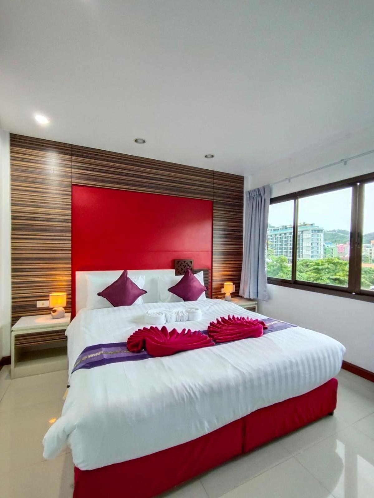 Patong Max Value Hotel Exterior photo