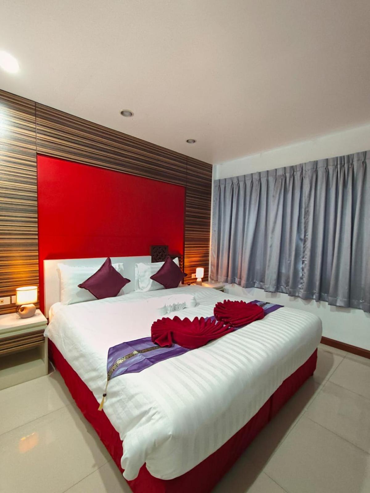 Patong Max Value Hotel Exterior photo