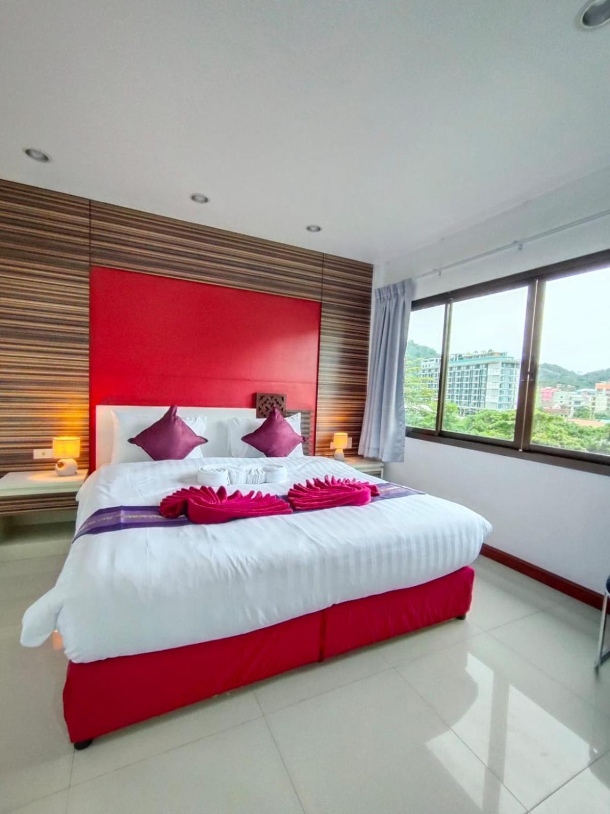 Patong Max Value Hotel Exterior photo