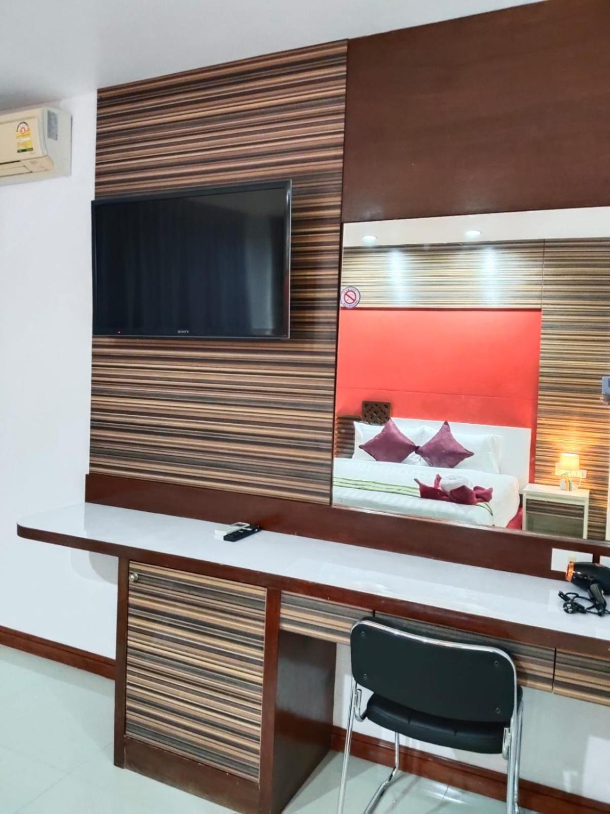 Patong Max Value Hotel Exterior photo