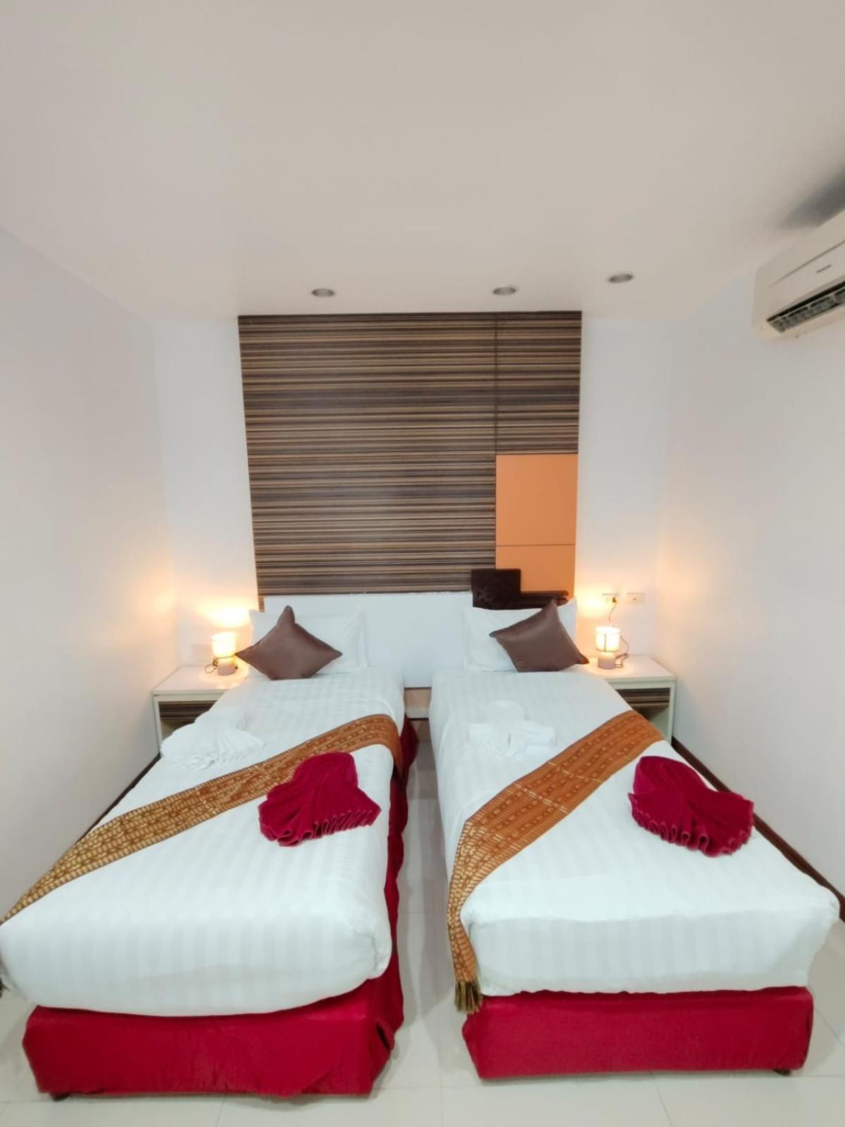 Patong Max Value Hotel Exterior photo