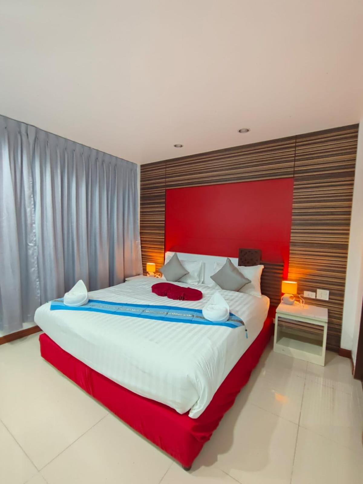 Patong Max Value Hotel Exterior photo