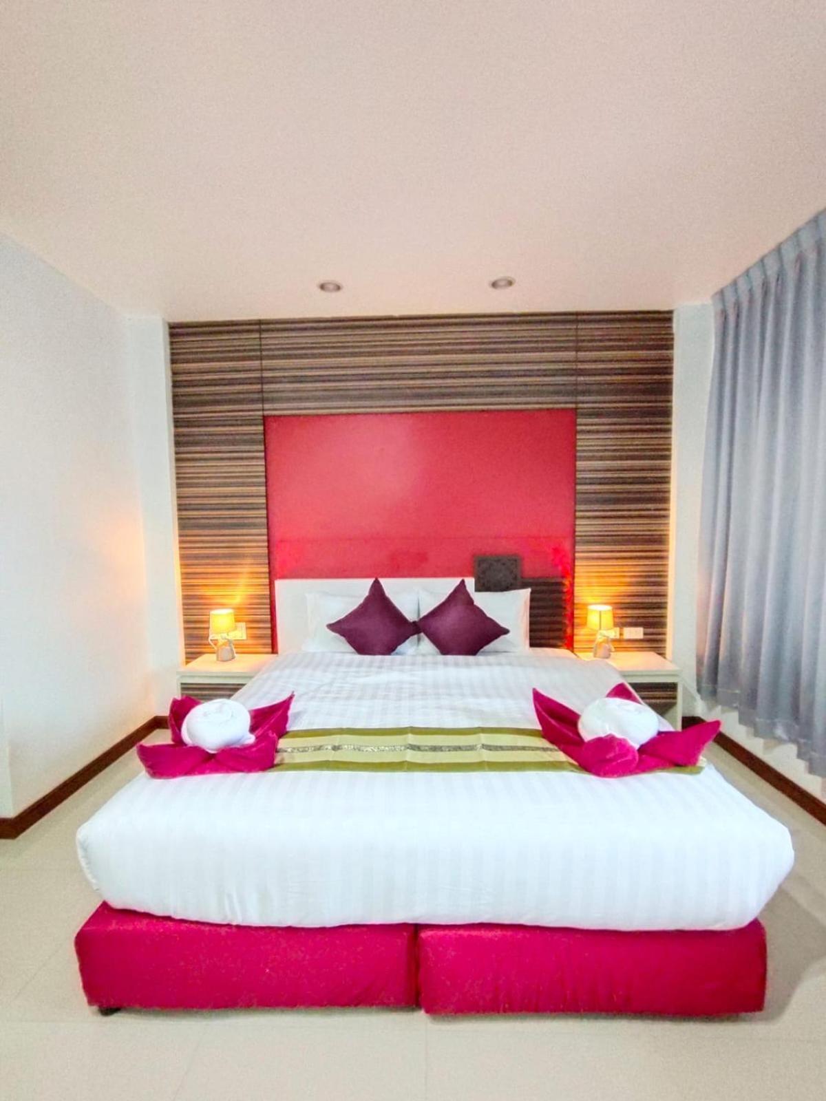Patong Max Value Hotel Exterior photo