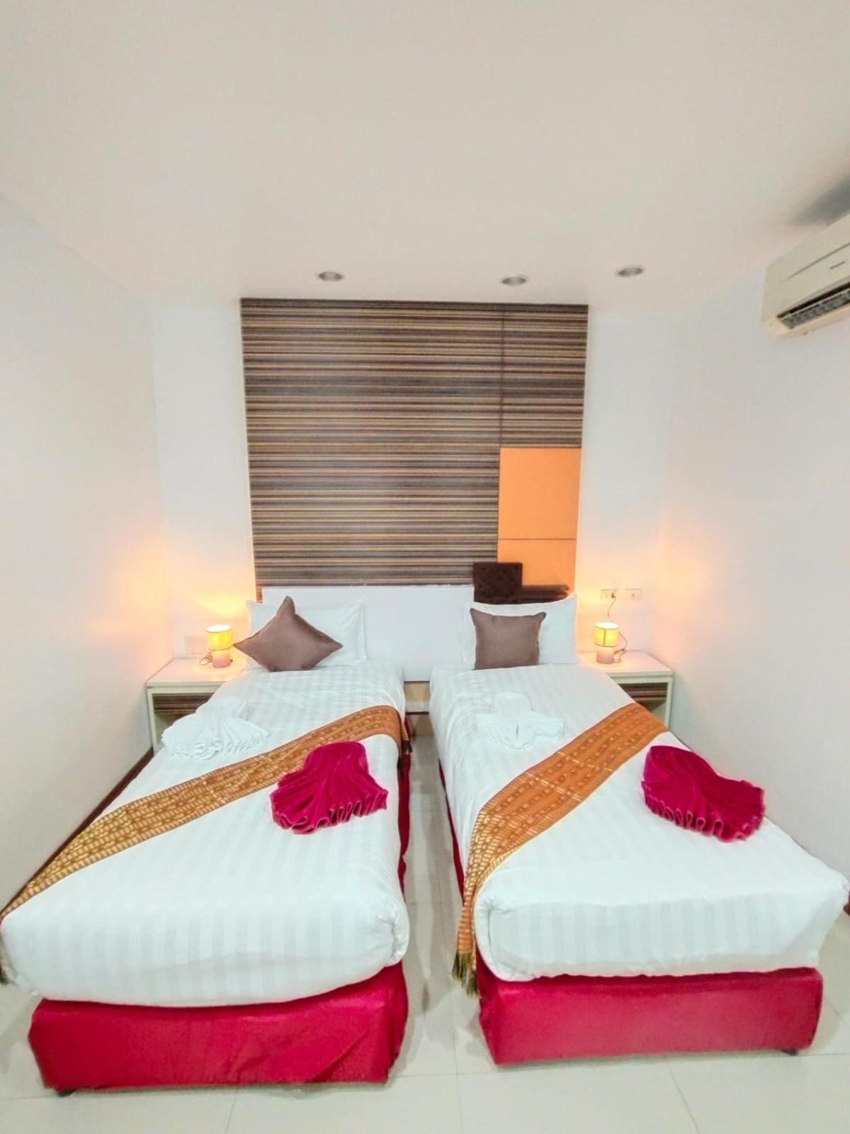 Patong Max Value Hotel Exterior photo