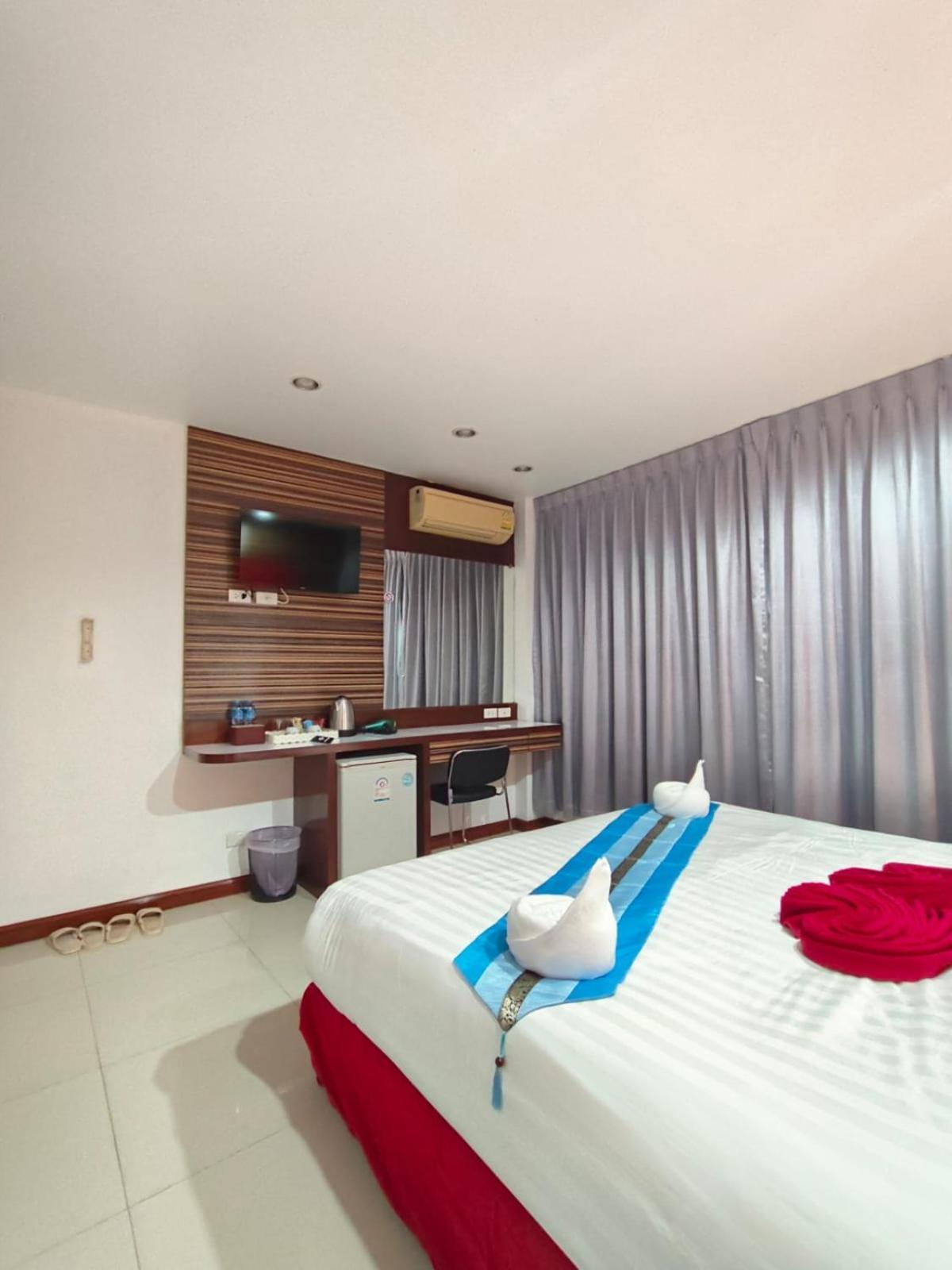 Patong Max Value Hotel Exterior photo