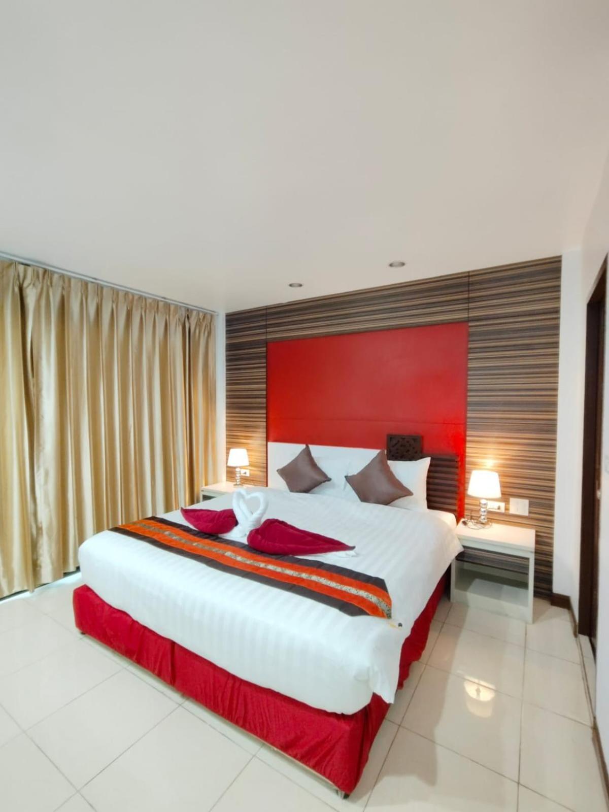 Patong Max Value Hotel Exterior photo
