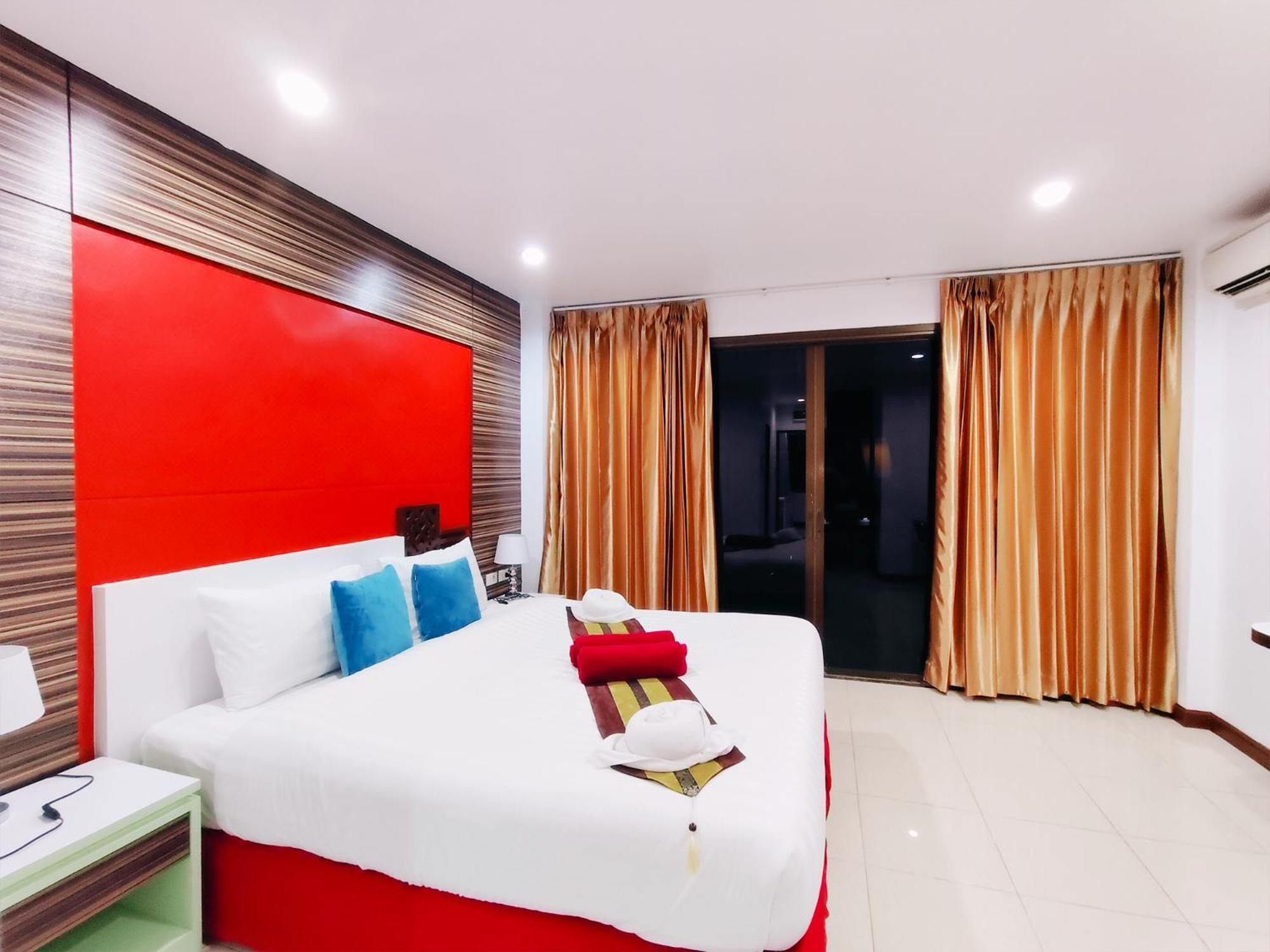Patong Max Value Hotel Exterior photo