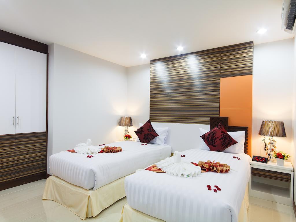 Patong Max Value Hotel Exterior photo