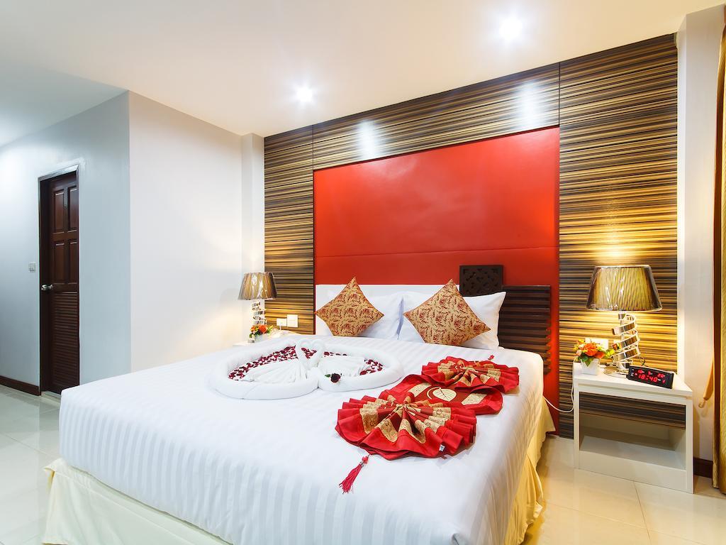 Patong Max Value Hotel Exterior photo