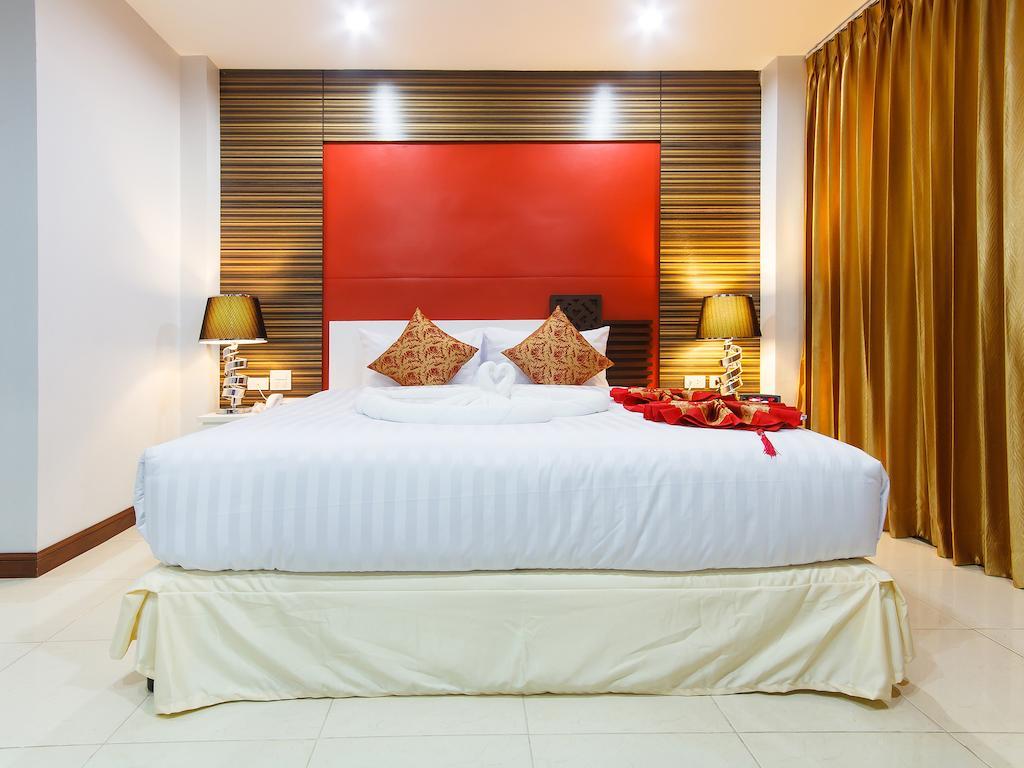 Patong Max Value Hotel Exterior photo